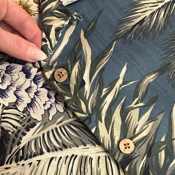 TOMMY BAHAMA Men’s 100% Silk Hawaiian Canp Shirt, Size L, EUC - Picture 4 of 6